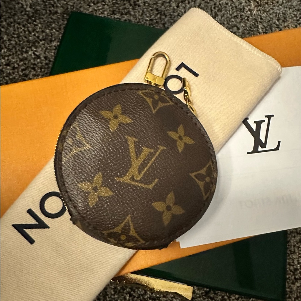 Louis Vuitton Brown Gold Monogram Coin Pouch - Picture 2 of 7